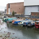 Pass The Keys Canal-View Flat Near Madame Tussauds